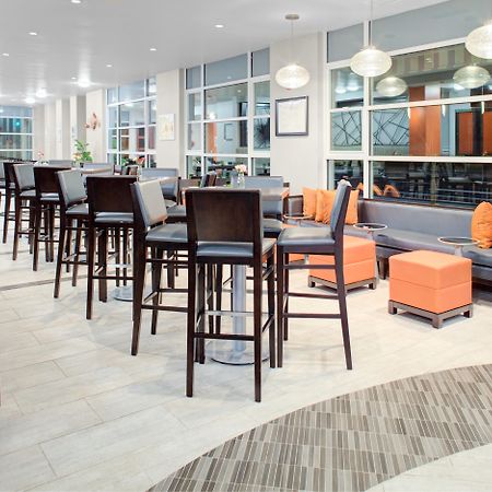 Holiday Inn Windsor - Wine Country By Ihg Экстерьер фото